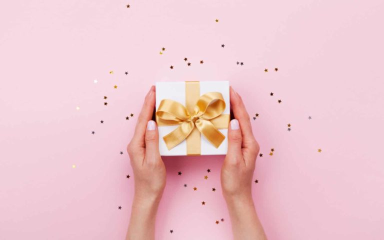 23 Vegan Birthday Gift Ideas to Please Even the Pickiest Person