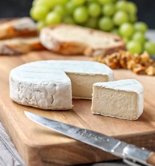 En Francia ya venden queso Camembert vegano