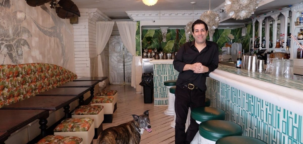 En honor de su amado gato, un restaurantero de Nueva York convierte en veganos sus 15 restaurantes