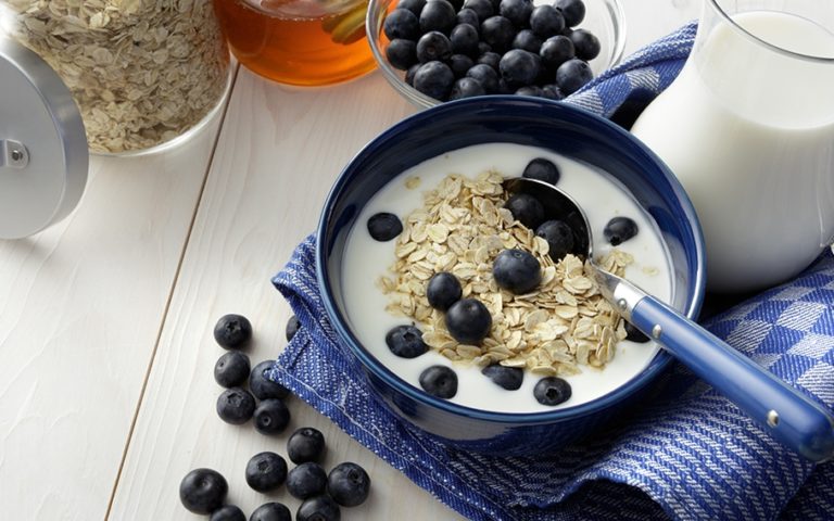 ¡Prepara dos tipos de yogur vegano con solo dos ingredientes!