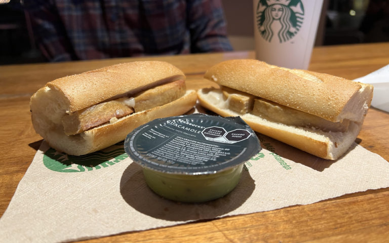 Llegan las primeras opciones alimentarias 100% veganas a Starbucks México