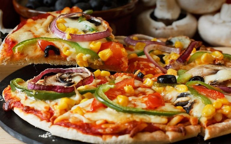 Pizza Hut terá pizza com queijo vegetal (e nós fomos à loucura com a notícia)
