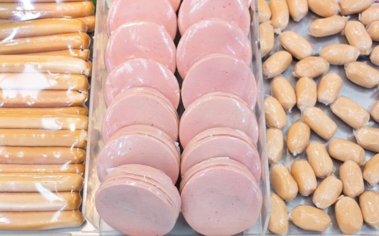 Consumo de carnes processadas aumenta até 12% risco de câncer, afirma pesquisa da Sorbonne