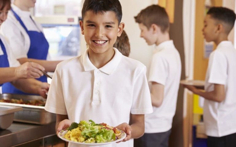 Sinop se compromete a reduzir em 40% os produtos de origem animal em refeições em escolas
