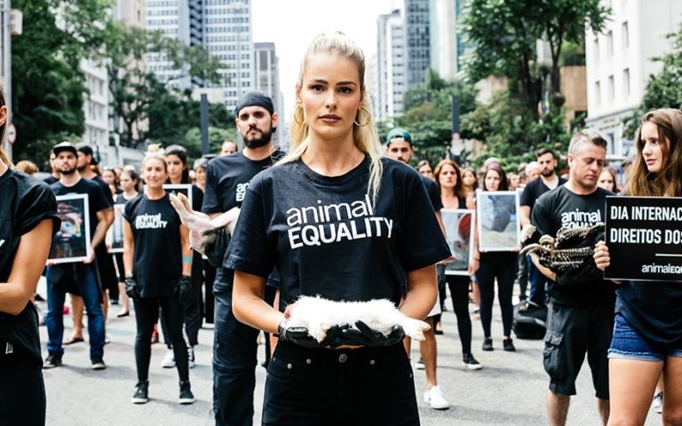 Yasmin Brunet faz belo vídeo incentivando o Vegetarianismo